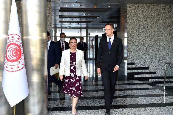 Ticaret Bakanı Pekcan, Macaristan Dışişleri ve Ticaret Bakanı Szıjjarto ile Görüştü